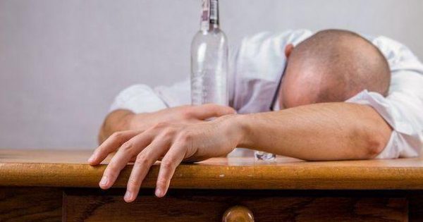 Bakıda ucuz viskidən zəhərlənən iki nəfər ölüb, bir nəfər kor olub