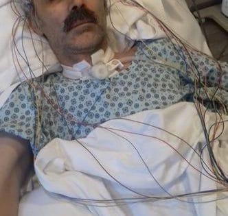 Oqtay Güləliyevin oğlu: “Həkim atamın komadan ayılma ehtimalının çox olduğunu deyib”