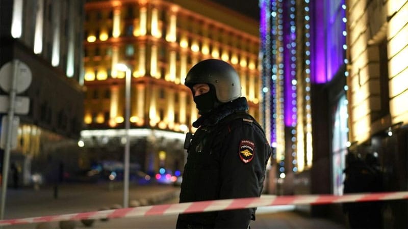 Moskavada FSB binası qarşısında atışma: Bir ölü, beş yaralı-VİDEO