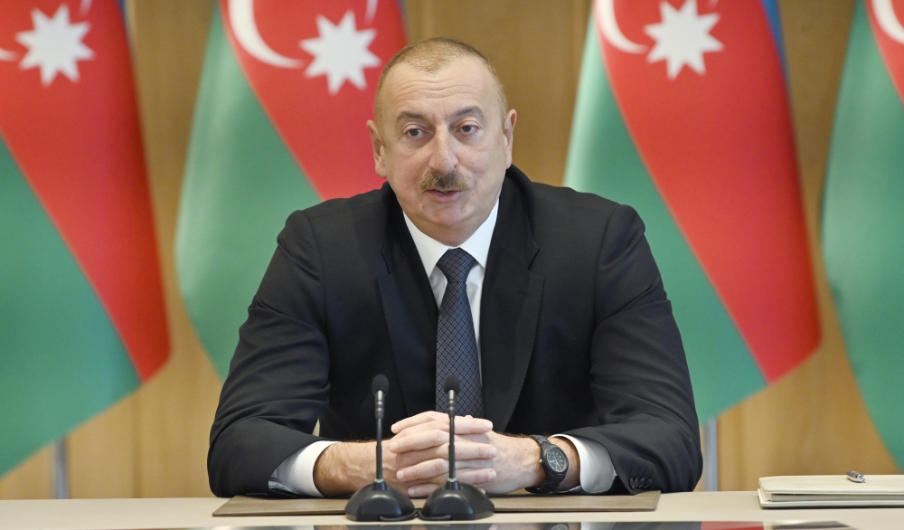 Prezident: “Vətəndaşlar şikayət edirlər ki, gömrük-keçid məntəqələrində kobudluq göstərilir”