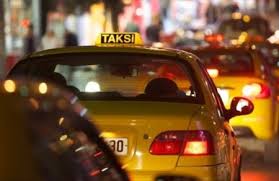 Bayram günü taksilərdə gedişhaqqı ikiqat artırıldı: bəs, qanun nə deyir?