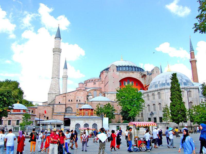 Türkiyəyə 11 ayda 43 milyon xarici turist səfər edi
