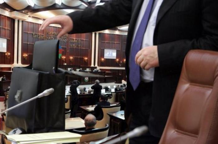 Azərbaycanda deputatlar bu qədər maaş alacaq