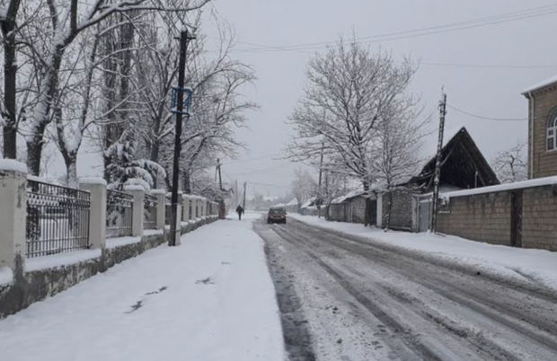 Bu rayonlara güclü qar yağdı: Yollar buz bağladı – FOTO