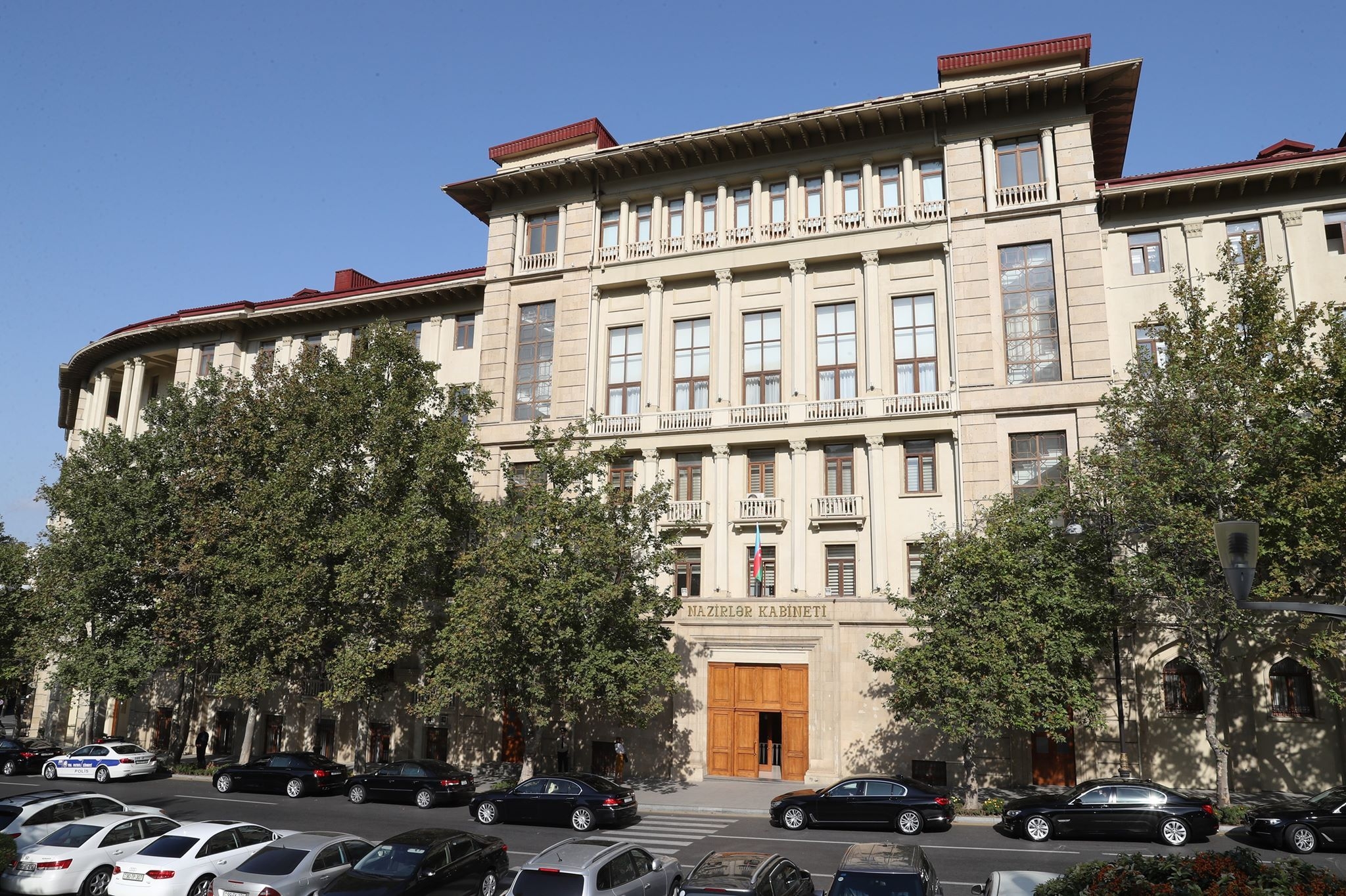 Bu minik avtomobilləri gömrük rüsumundan azad edilib