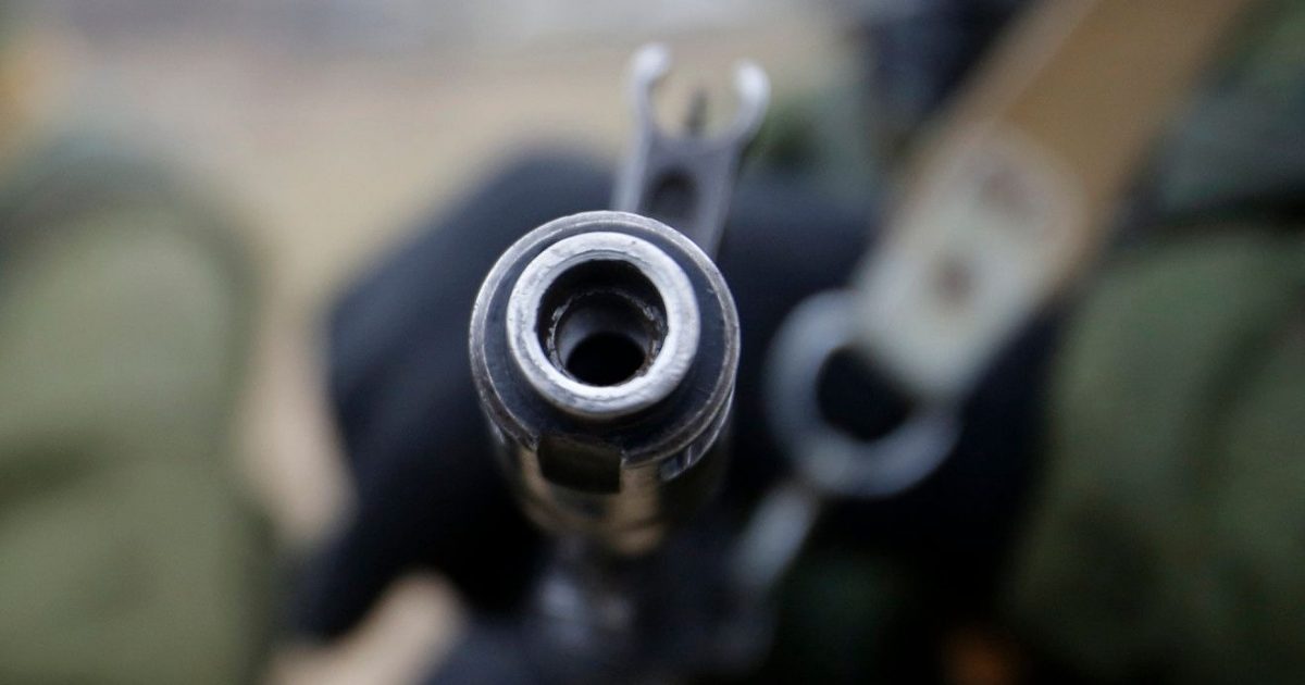 10 il əvvəl qardaşını öldürən kişini güllələdi