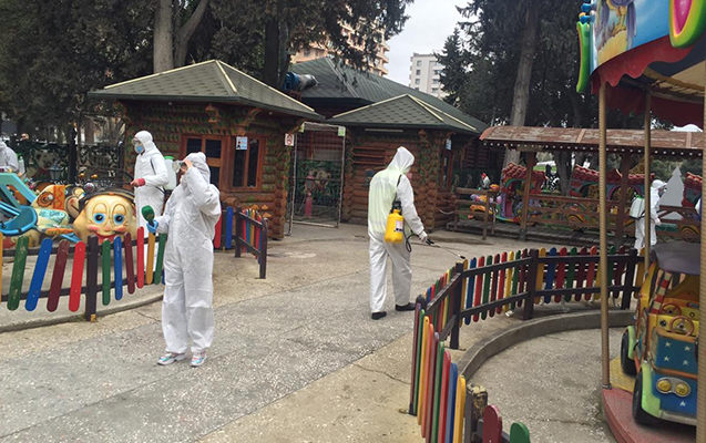 Bakıda dezinfeksiyaedici tədbirlər daha da gücləndirildi - Fotolar 7 Bakıda dezinfeksiyaedici tədbirlər daha da gücləndirildi – Fotolar