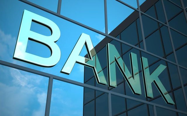 2 bankın lisenziyası ləğv edildi