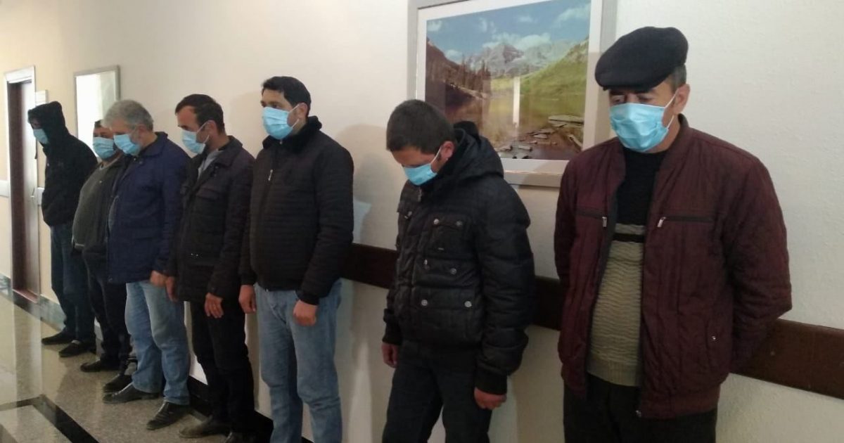 Karantini pozub qumar oynadılar