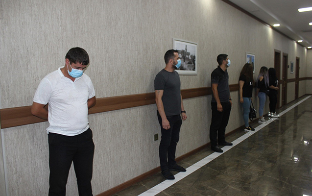 Karantin qaydalarını pozaraq Xaçmazdan Bakıya sərnişin daşımağa cəhd edən sürücü saxlanılıb- Foto 3 Karantin qaydalarını pozaraq Xaçmazdan Bakıya sərnişin daşımağa cəhd edən sürücü saxlanılıb- Foto
