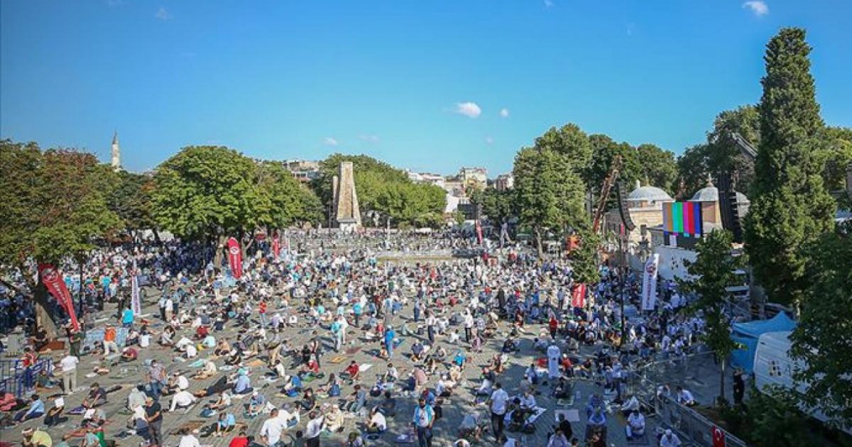 86 ildən sonra Ayasofyada ilk dəfə namaz qılınır – CANLI