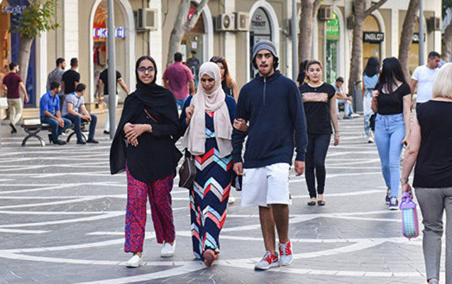 Dövlət Miqrasiya Xidməti ölkədə yaşayan əcnəbilərə müraciət edib 1 Dövlət Miqrasiya Xidməti ölkədə yaşayan əcnəbilərə müraciət edib