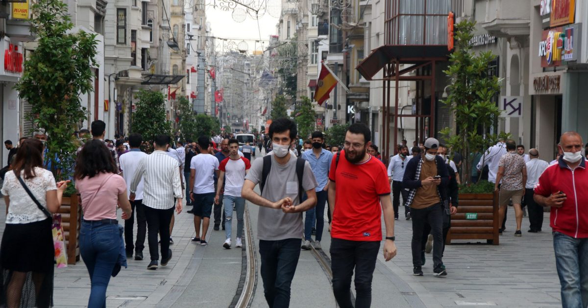 Türkiyədə karantin yenə sərtləşdi - küçəyə çıxmaq qadağan edildi 1 Türkiyədə karantin yenə sərtləşdi – küçəyə çıxmaq qadağan edildi