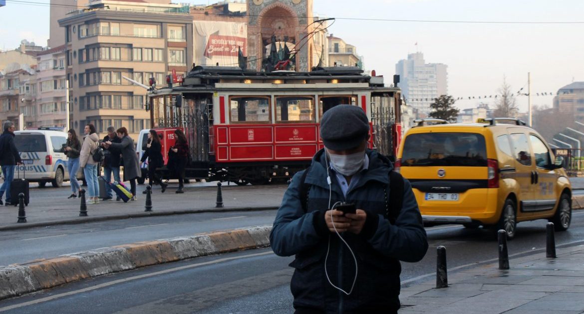 Türkiyədə küçəyə çıxmaq məhdudiyyəti tətbiq olunacaq