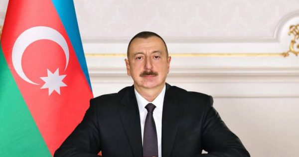 Xidməti pasport almaq hüququ olan vəzifəli şəxslərin siyahısı dəyişib- FƏRMAN