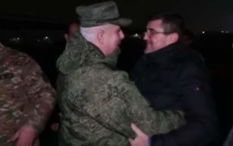Muradovla Araikin müzakirələrə səbəb olan qucaqlaşması…