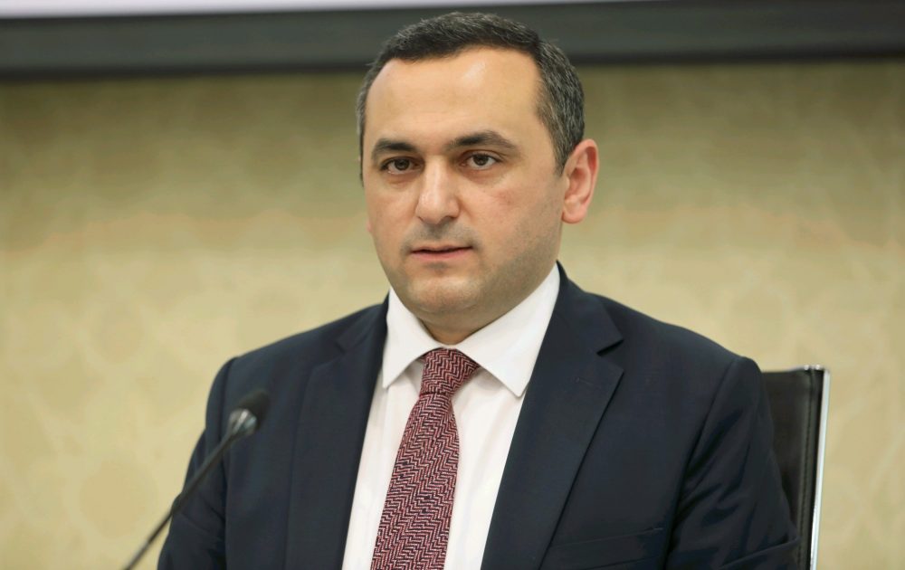 Ramin Bayramlı koronaviruslu xəstələrə MÜALİCƏ EDİB
