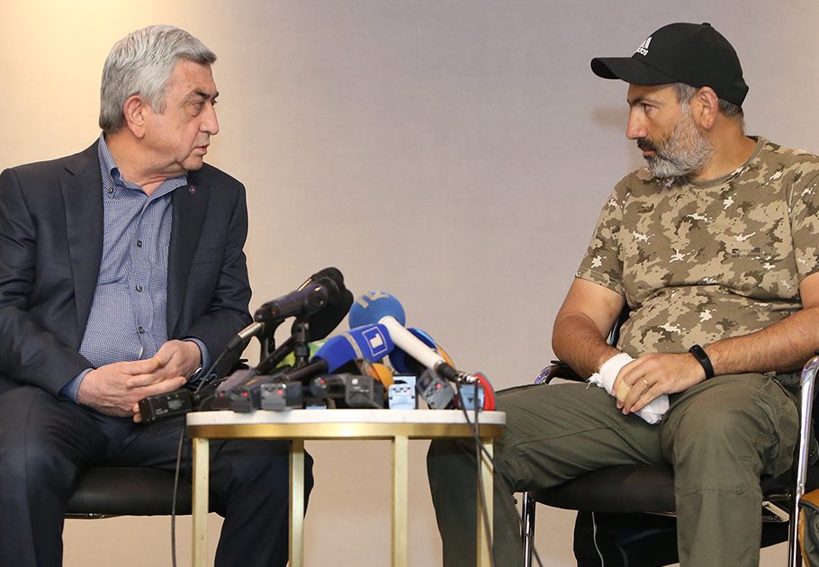 Sarqsyan Paşinyanı təhqir etdi: “Sən alnına satqın yazılan qorxaq rəhbərsən”
