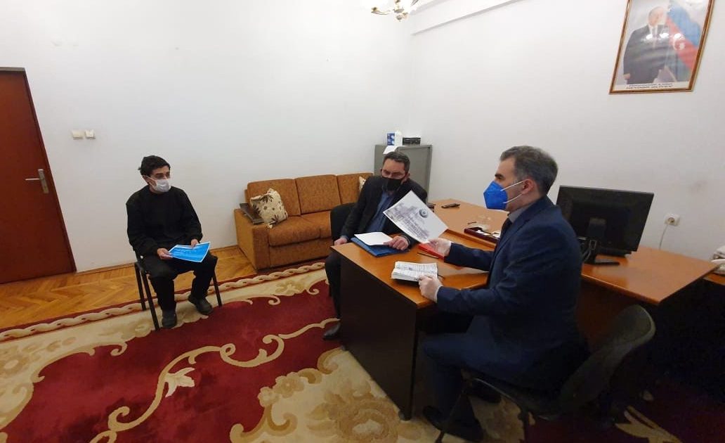 Erməni əsir və girovlar müayinə olunub