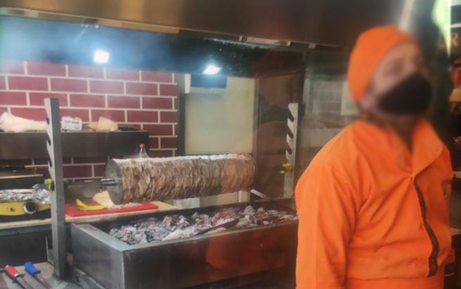 Marketin içində dönərxana işlədənlər cərimələndi 1 Marketin içində dönərxana işlədənlər cərimələndi