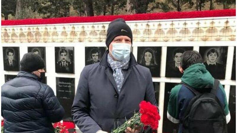 Aİ səfiri 20 Yanvar şəhidlərinin ailələrinə başsağlığı verdi 1 Aİ səfiri 20 Yanvar şəhidlərinin ailələrinə başsağlığı verdi