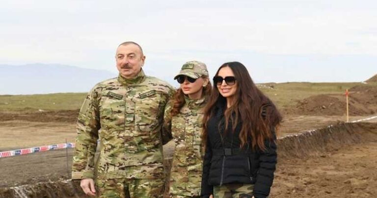 Leyla Əliyevadan valideynlərinin evlilik ildönümü ilə bağlı paylaşım - FOTO 3 Leyla Əliyevadan valideynlərinin evlilik ildönümü ilə bağlı paylaşım – FOTO