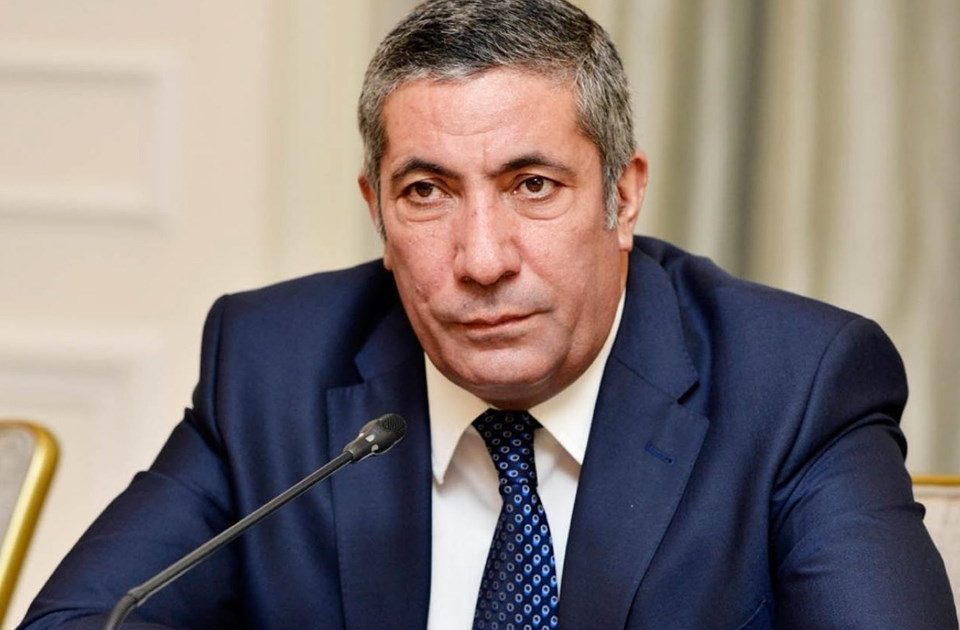 Siyavuş Novruzovdan tənqidlərə cavab 1 Siyavuş Novruzovdan tənqidlərə cavab