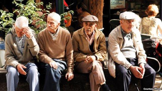 HAZIRDA İŞLƏYƏNLƏRİN YARISI GƏLƏCƏKDƏ PENSİYA ALMAYA BİLƏR – Ekspert səbəbləri açıqladı
