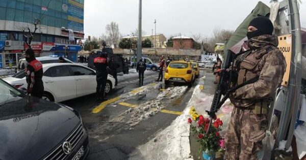 image-istanbul-okmeydani-nda-giris-cikislar-kapatildi-13928378_2326_m