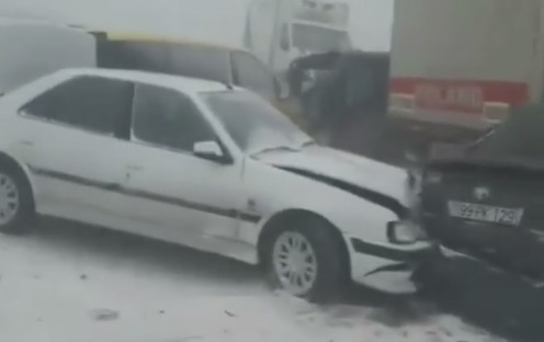 DƏHŞƏTLİ YOL QƏZASI! Qaradağda 10 maşın toqquşdu, ölən var – Video