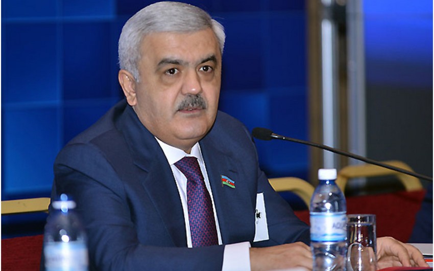 Rövnəq Abdullayev futzalçılarımızı təbrik etdi