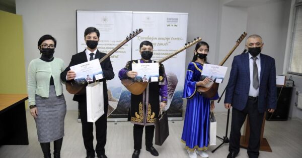 “Qarabağın musiqi tarixi–aşıq sənəti” adlı Gənc Aşıqlar onlayn Respublika müsabiqəsinin təltifetmə mərasimi keçirilib 15 image-asiq-2