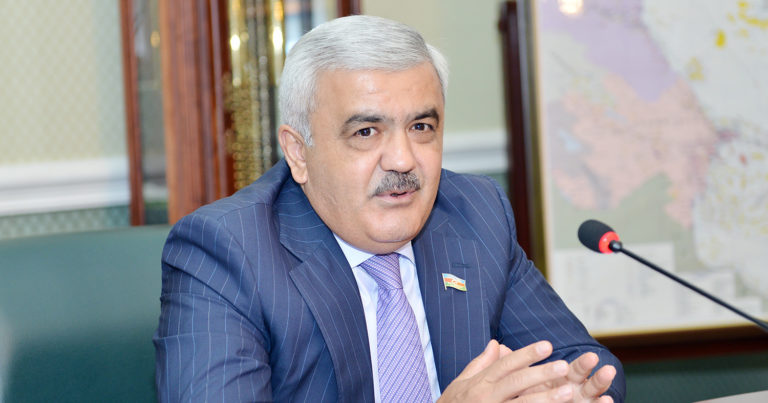 İstanbulda özünü güllələyən şəxs Rövnəq Abdullayevin dayısı oğludur – ŞOK İDDİA