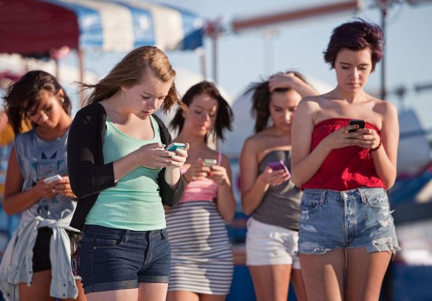 “Instagram”dan yenilik: Uşaqlar xüsusi mühafizə ediləcək 1 image-shutterstock_115123381