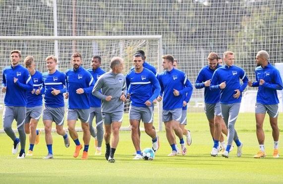 Bundesliqa klubu karantinə alındı