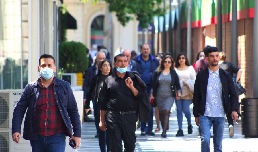 “Bu şəxslərin açıq havada maska taxmasına lüzum yoxdur” – AÇIQLAMA
