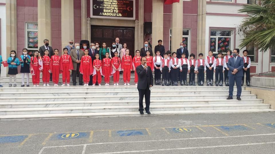 Bakı Türk Anadolu Liseyində Müstəqillik və Uşaq bayramı qeyd edilib - FOTO 7 image-cahit_bagci_toren_230421_1
