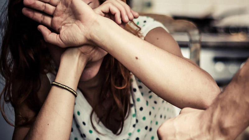 Azərbaycanda qayınananın gəlinini vəhşicəsinə döyməsinin TƏFƏRRÜATI: Demə, gəlin…