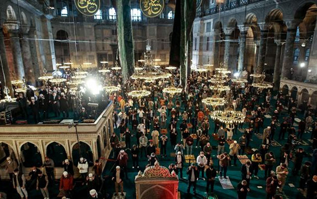 Ayasofyada 87 il sonra bayram namazı qılındı