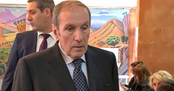 “Məğlubiyyətdə təkcə Paşinyan günahkar deyil” - Ter-Petrosyan 2 image-petrosyan