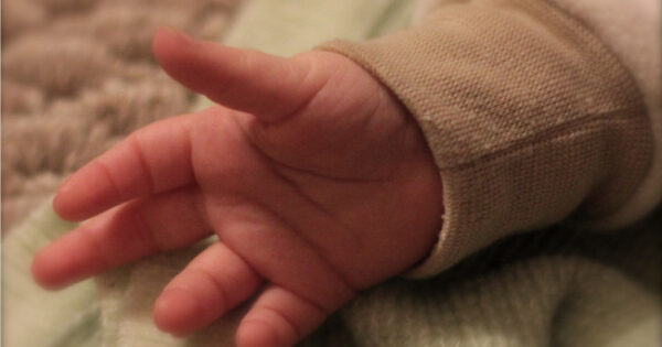 Cəlilabadda maşın vuran 4 yaşlı uşaq ölüb 9 image-usaqbine