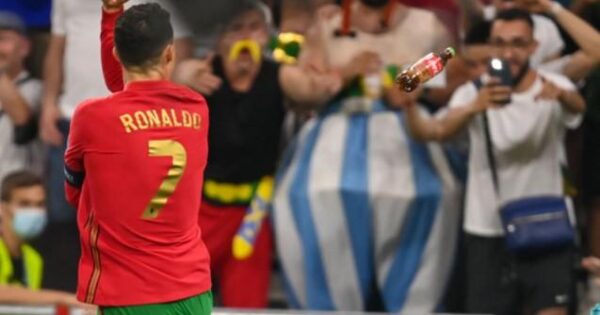 Azarkeşlər Ronaldoya “Coca-cola” atdılar - Foto 5 image-kolaronalfo