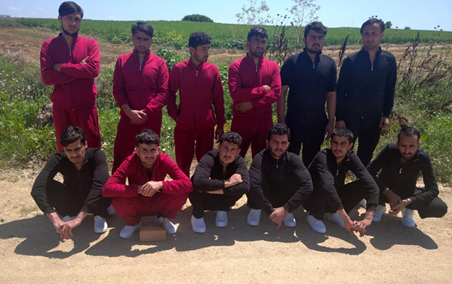 Yunanıstandan qovulan 42 miqrant çılpaq şəkildə Türkiyəyə göndərildi – Foto