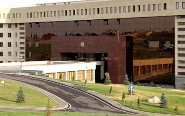 Ermənistan müdafiə nazirinin müavini işdən çıxarıldı 1 image-ermenxinis