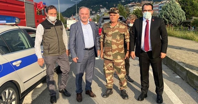 Azerbaycanlı kahraman itfaiyecilere Sürmene'de bıçak hediye edildi 1 image-turk