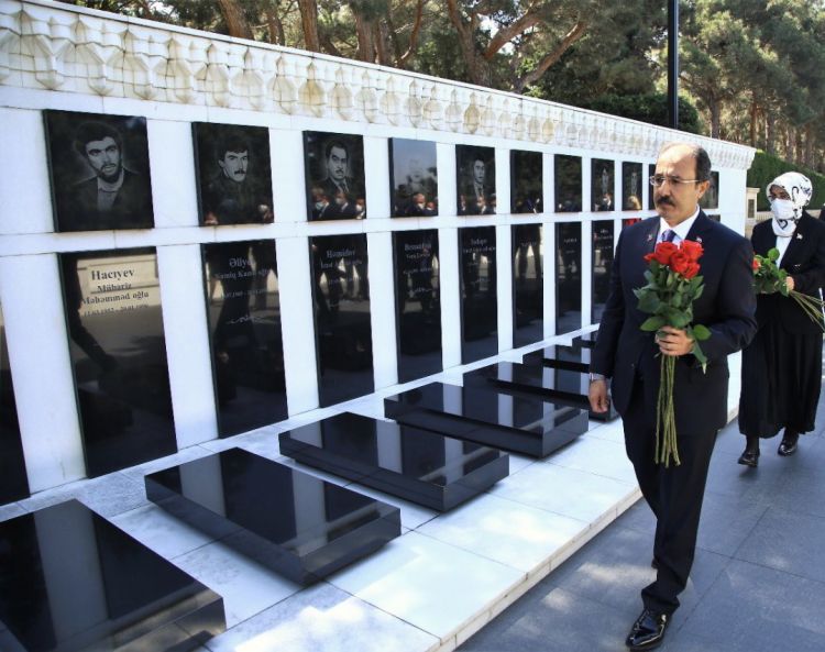 Türkiyə səfiri Azərbaycan xalqına başsağlığı verib 1 image-photo_498660