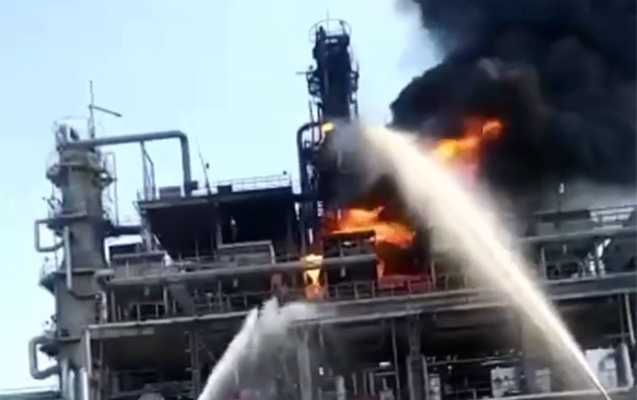 Rusiyada neft emalı zavodu yanır - Video 3 image-yangin