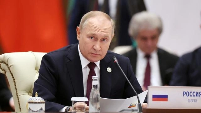 Putin gözlənilmədən hərbi qərargaha səfər etdi