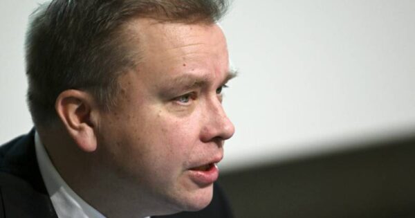 Finlandiyanın müdafiə naziri istefa verdi 4 image-kaikkonen_antti-paternity_leave