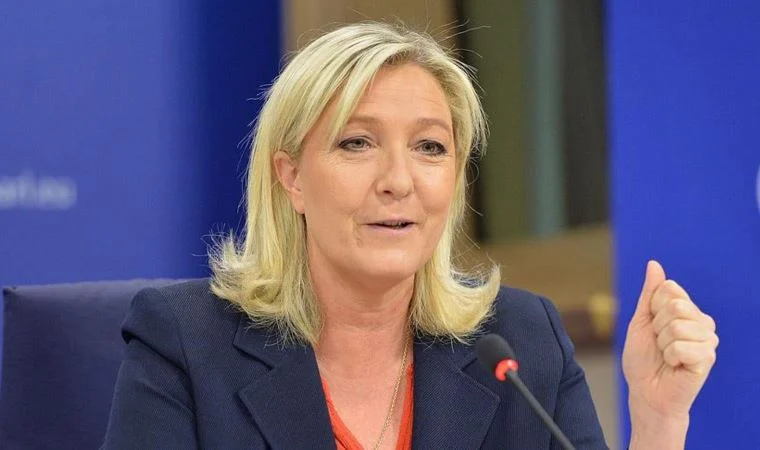 Le Pen Makronu hədəf aldı: "Dar düşüncəli və axmaq siyasət... " 1 image-kapak_145925